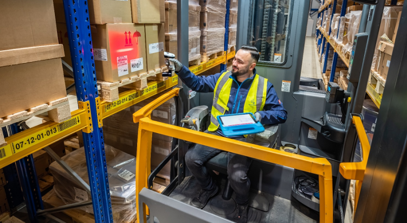 Der Logistikdienstleister Hofmann betreibt insgesamt drei Standorte in Biebesheim am Rhein und hat über 300 Angestellte. Bild: Hoffmann