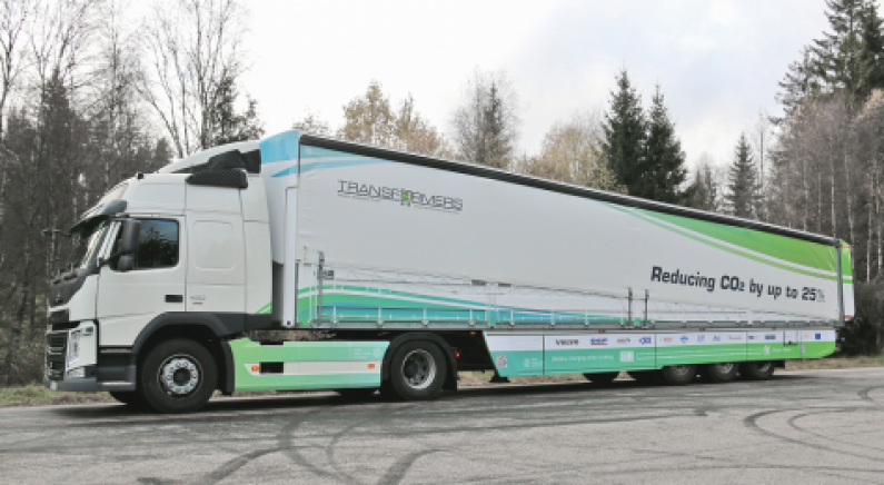 Der Trailer bietet auch ein ein vollständig höhenverstellbares Dach. Bild: Schmitz Cargobull AG