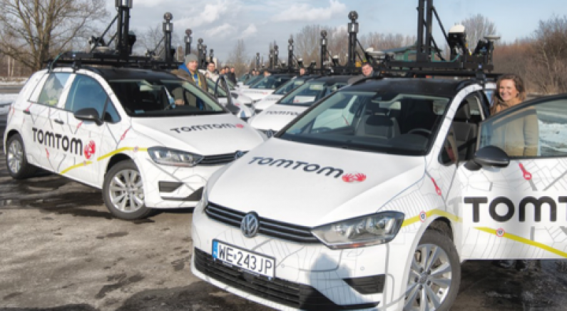Bosch und TomTom haben eine Kooperation im Bereich von Kartendaten für das hochautomatisierte Fahren vereinbart. TomTom erstellt die Karten, während Bosch die Anforderungen an Genauigkeit und Inhalte aus der Systementwicklung ableitet. Um die Kartendaten aktuell zu halten, wird die Kartierungsflotte von TomTom weiter regelmäßig im Straßenverkehr unterwegs sein und neue Straßen und Streckenführungen genau vermessen. Bild: Bosch