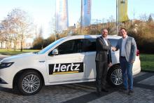Joachim Verheugen (links, Hertz Director Fleet Acquisition) und Timo Bungardt (Geschäftsführer der CARSYNC GmbH). Bild: CARSYNC GmbH