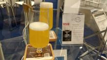 Am conbee-Messestand gesichtet: Telematik für's "Kühle Blonde". Das sollten sich Messegäste unbedingt auch anschauen. Bild: Telematik-Markt.de