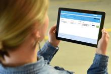 Mit ELLi, der Elektronischen Ladeliste der LIS AG, können Waren-ein- und -ausgänge digital und in Echtzeit über mobile Endgeräte erfasst werden. Bild: LIS AG
