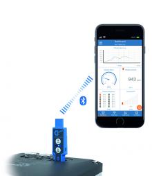Die NORDCON APP und der NORDAC ACCESS BT bieten eine mobile Inbetriebnahme- und Servicelösung für alle NORD-Antriebe. Bild: Getriebebau NORD GmbH & Co. KG