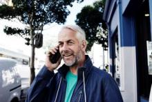Mit Phonak EasyCall verbinden sich die Hörgeräte mit jedem Bluetooth-fähigem Mobiltelefon. Bild: Phonak GmbH