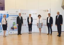 (v.l.) Dr. Doris Wittneben Bereichsleiterin Zukunftsfelder und Innovation, Metropolregion Rhein-Neckar GmbH; Steffen Bilger, MdB, Parlamentarischer Staatssekretär beim Bundesminister für Verkehr und digitale Infrastruktur; Elke Zimmer, MdL, Staatssekretärin im Ministerium für Verkehr Baden-Württemberg; Margret Mergen, Oberbürgermeisterin der Stadt Baden-Baden und Stlv. Vorsitzende der Wirtschaftsregion Mittelbaden; Dr. Frank Mentrup, Oberbürgermeister der Stadt Karlsruhe und Vorsitzender des Aufsichtsrats der TechnologieRegion Karlsruhe GmbH, Jochen Ehlgötz, Geschäftsführer der TechnologieRegion Karlsruhe GmbH. Bild: TechnologieRegion Karlsruhe GmbH