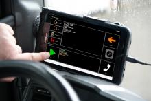 Fahrerinnen und Fahrer können mit der Telematiklösung Opheo mobile Regietouren direkt am Tablet umplanen. Bild: Solvares Logistics