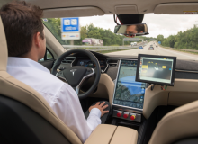 Seit Anfang 2013 erprobt Bosch das automatisierte Fahren im öffentlichen Straßenverkehr – neuerdings auch mit Erprobungsfahrzeugen auf Basis Tesla Model S. Bild: Bosch