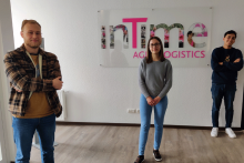 Mit über 200 Ausbildungsberufen bietet die Logistik spannende Karriereperspektiven. Das finden auch die inTime-Azubis Viktor Heruday, Janina Grote und Daniel Schumitz (von links nach rechts). Bild: Die Wirtschaftsmacher/inTime.
