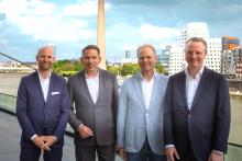 (v.l.n.r) Gründer und Managing Partner von Höveler Holzmann Florian Holzmann, Managing Partner von Höveler Holzmann Daniel Belka, Managing Director und Partner bei valantic Martin Hofer, Gründer und Managing Partner von Höveler Holzmann Dr. Bernhard Höveler. Bild: valantic