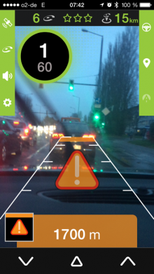 Das Augmented Reality Feature bringt Infos von der Straße direkt auf den Bildschirm. Bild: Coyote Deutschland